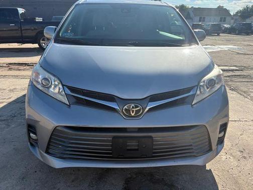 2018 Toyota Sienna XLE Premium