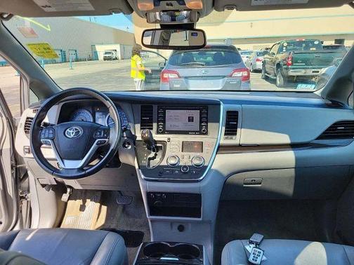 2018 Toyota Sienna XLE Premium