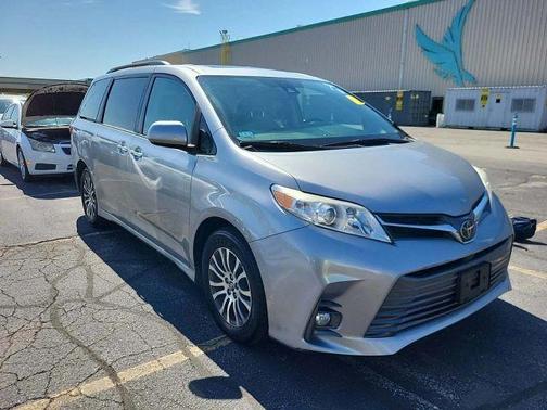 2018 Toyota Sienna XLE Premium
