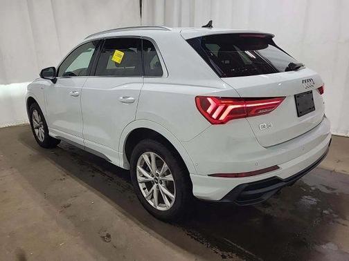 Glacier White Metallic 2021 Audi Q3 45 S line Premium