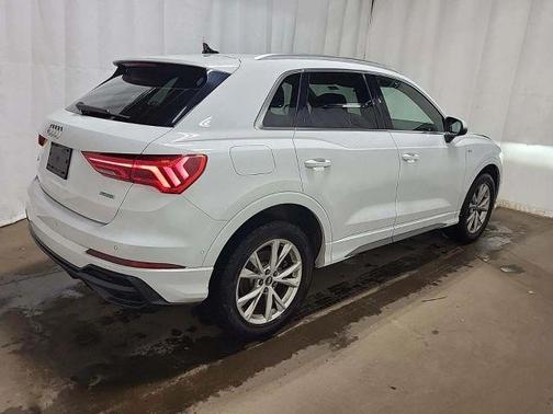 Glacier White Metallic 2021 Audi Q3 45 S line Premium