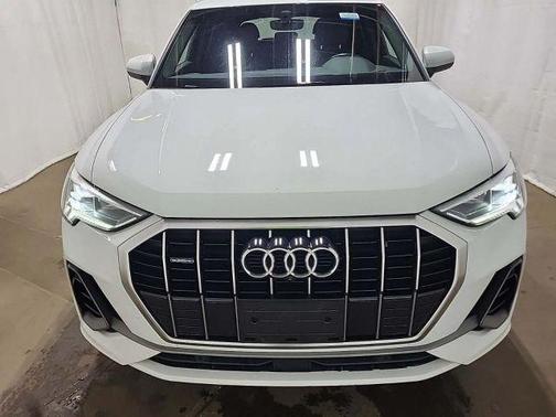 Glacier White Metallic 2021 Audi Q3 45 S line Premium