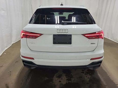 Glacier White Metallic 2021 Audi Q3 45 S line Premium