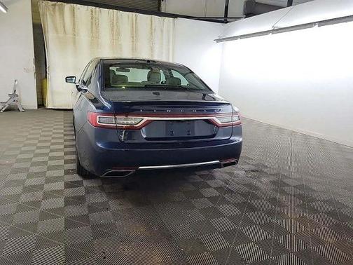 2017 Lincoln Continental Select