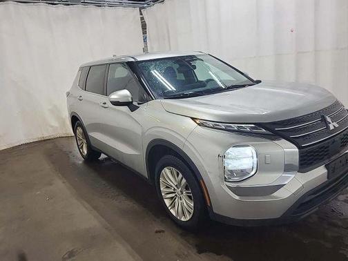 Silver 2022 Mitsubishi Outlander ES