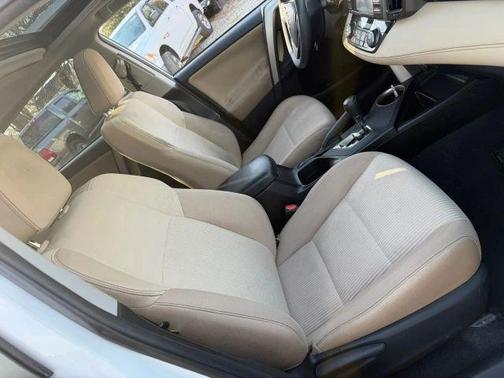 White 2015 Toyota RAV4 XLE Sport Utility 4D