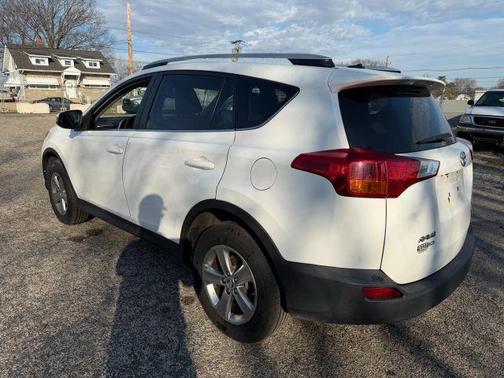 White 2015 Toyota RAV4 XLE Sport Utility 4D