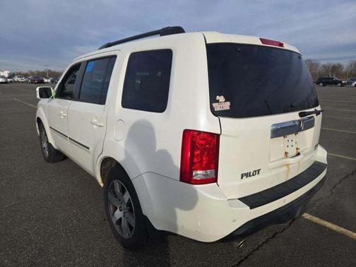 White 2013 Honda Pilot Touring