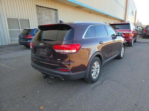 Burgundy 2016 Kia Sorento LX