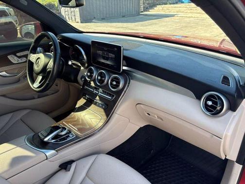 2018 Mercedes-Benz GLC 300 Base 4MATIC