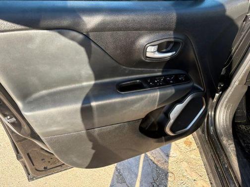 Black 2023 Jeep Renegade Latitude