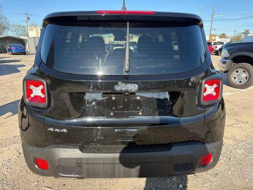 Black 2023 Jeep Renegade Latitude