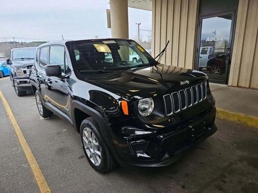 Black 2023 Jeep Renegade Latitude
