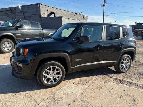 Black 2023 Jeep Renegade Latitude