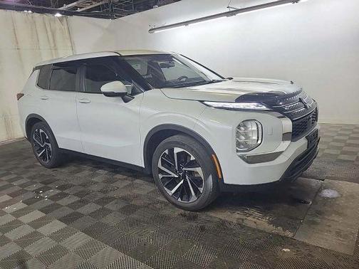 2022 Mitsubishi Outlander ES