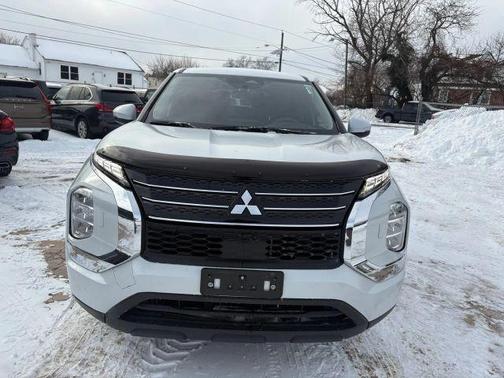 2022 Mitsubishi Outlander ES