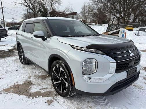 2022 Mitsubishi Outlander ES