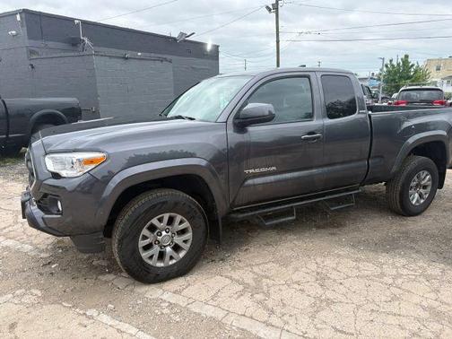 Gray 2017 Toyota Tacoma SR5