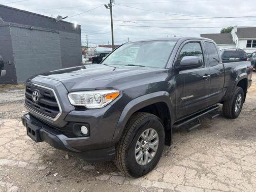 Gray 2017 Toyota Tacoma SR5