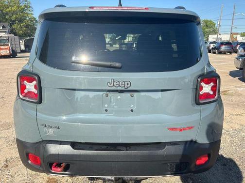 Gray 2016 Jeep Renegade Trailhawk Sport Utility 4D