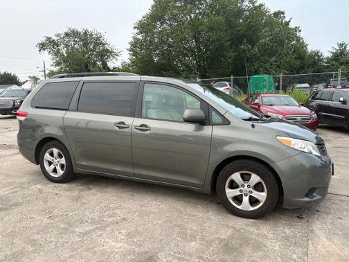 2011 Toyota Sienna LE