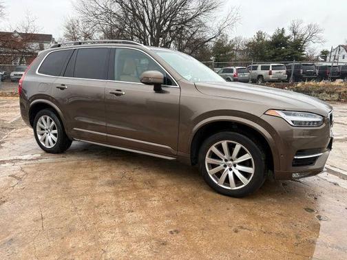 2016 Volvo XC90 T6 Momentum