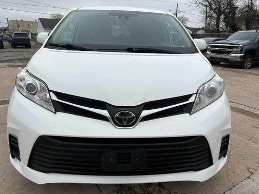 2020 Toyota Sienna LE