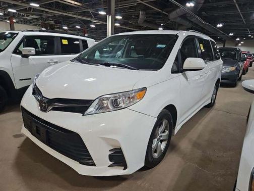 2020 Toyota Sienna LE