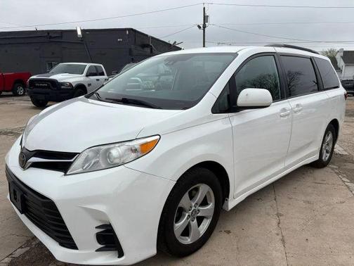 2020 Toyota Sienna LE