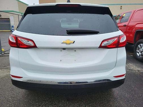 White 2021 Chevrolet Equinox 2LT