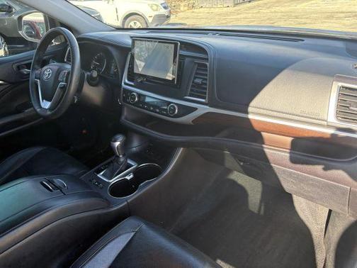 2016 Toyota Highlander Limited Platinum