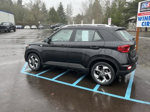 2022 Hyundai VENUE SEL