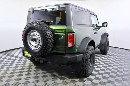 ERUPTION GREEN METALLIC 2022 Ford Bronco Base