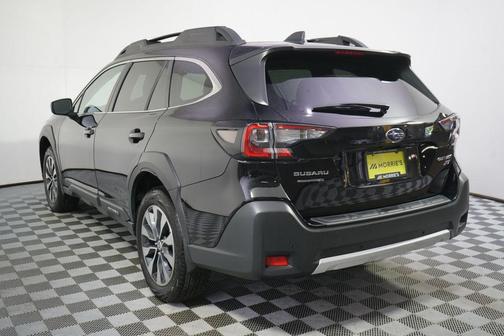 Crystal Black Silica 2025 Subaru Outback Limited XT