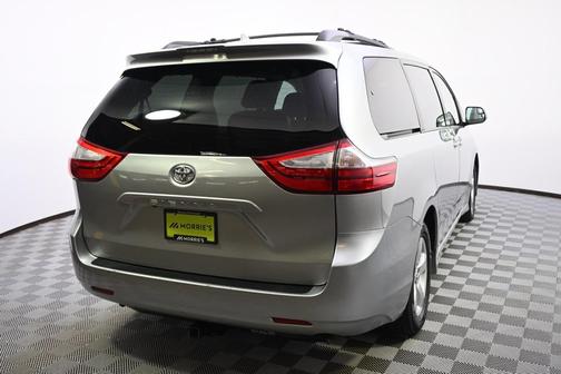 2019 Toyota Sienna LE