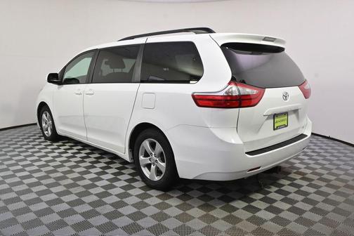 2016 Toyota Sienna LE