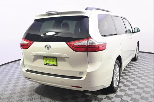 2017 Toyota Sienna XLE