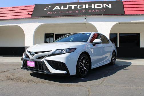 2022 Toyota Camry SE