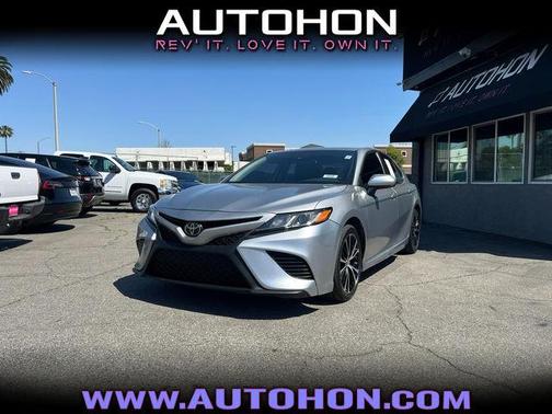 2020 Toyota Camry SE