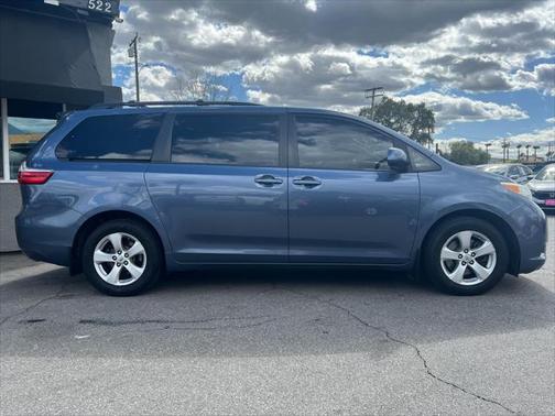 2017 Toyota Sienna LE