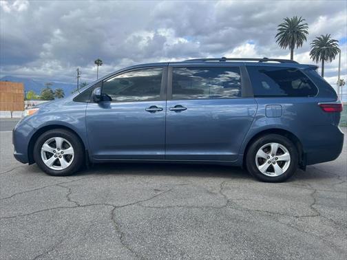 2017 Toyota Sienna LE