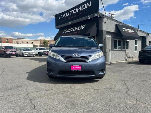 2017 Toyota Sienna LE