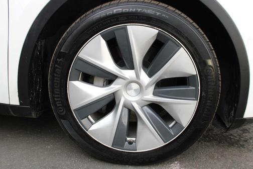2022 Tesla Model Y Long Range Dual Motor All-Wheel Drive