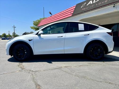 2022 Tesla Model Y Long Range Dual Motor All-Wheel Drive