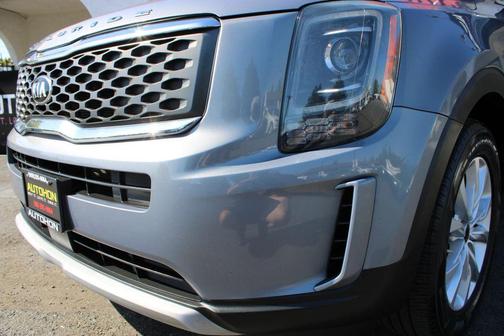 Everlasting Silver 2021 Kia Telluride LX