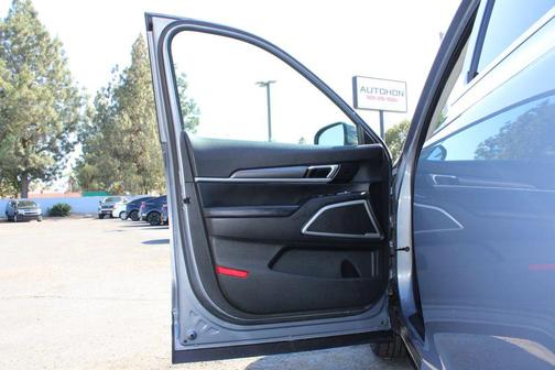 Everlasting Silver 2021 Kia Telluride LX