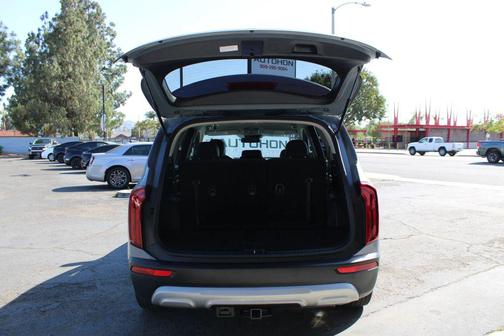 Everlasting Silver 2021 Kia Telluride LX