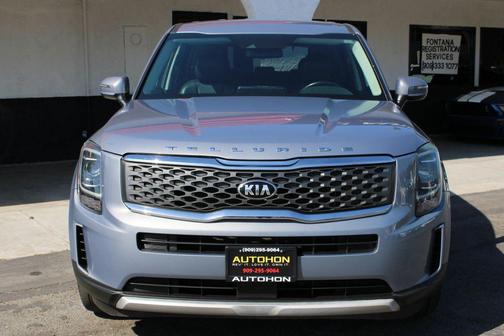 Everlasting Silver 2021 Kia Telluride LX