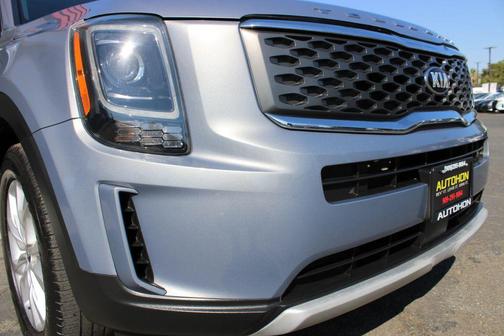 Everlasting Silver 2021 Kia Telluride LX