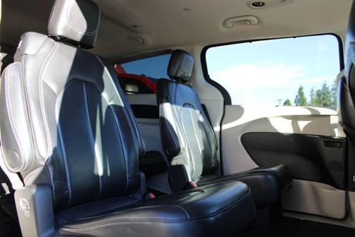 2020 Chrysler Voyager LXI